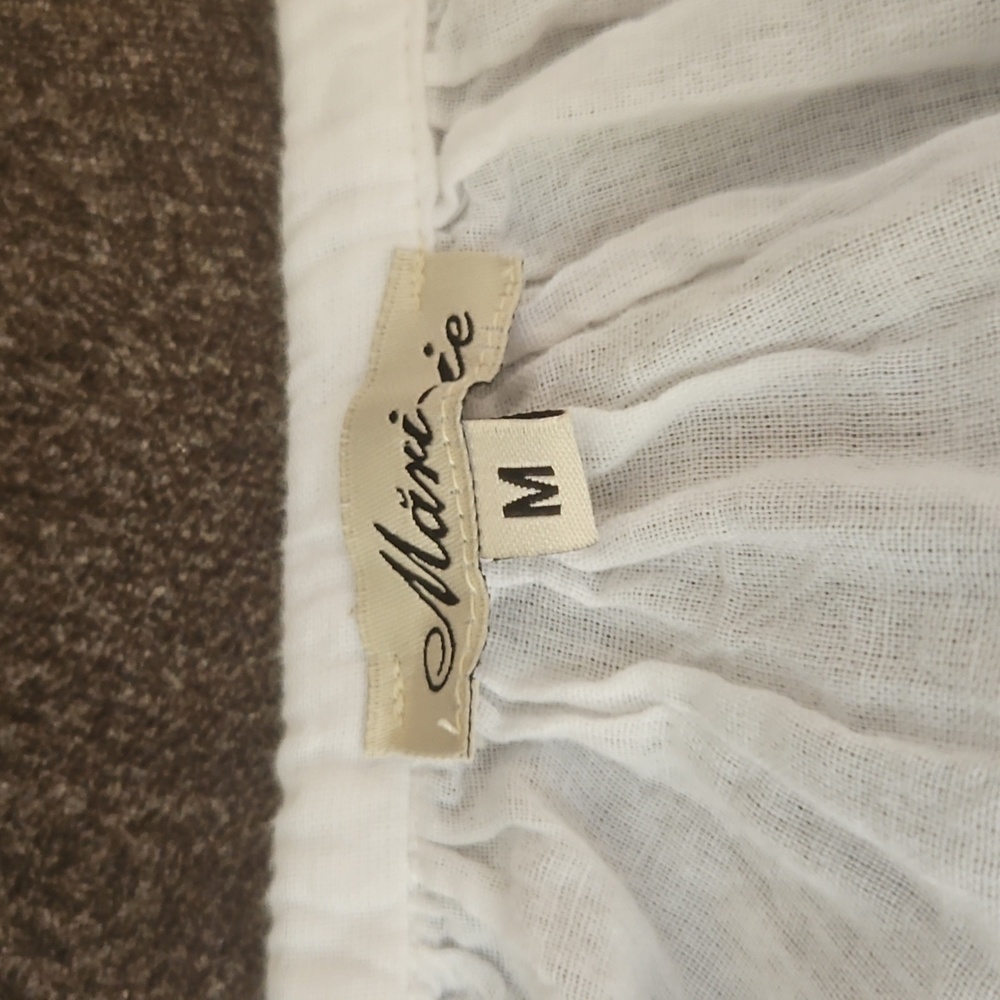 Maxi-ie White Blouse with Blue and Gold Embroidery - Picture 4 of 5